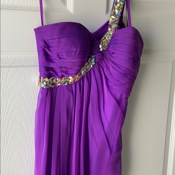 La Femme Prom Dress - Picture 3 of 10
